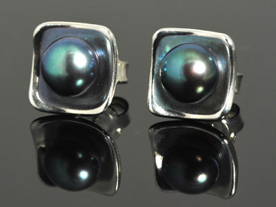 Beautiful black peacock cultured pearl, cupped in a handmade bed of pure silver